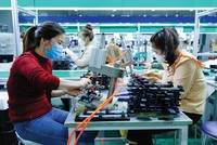 Các doanh nghiệp đang quay trở lại hoạt động cần được hỗ trợ nguồn vốn với lãi suất ưu đãi.