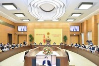 Toàn cảnh phiên họp sáng 19/4 của Uỷ ban Thường vụ Quốc hội.