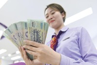 Người ngoài nhìn vào thường nghĩ nhân viên ngân hàng… sướng.