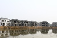 Nhiều doanh nghiệp đang đẩy nhanh tốc độ thi công dự án.