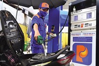 Cách đây ít ngày, liên bộ Tài chính - Công thương đã quyết định điều chỉnh giá xăng dầu trong nước. Ảnh: Đức Thanh