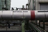 Giá khí đốt ở châu Âu tăng mạnh vào cuối tháng 4/2022 khi Gazprom thông báo ngừng cung cấp tới Ba Lan và Bulgaria. Ảnh: AFP