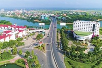 Hạ tầng hoàn thiện giúp Quảng Trị tăng cường thu hút đầu tư và phát triển kinh tế - xã hội. Trong ảnh: Đoạn Quốc lộ 1 qua TP. Đông Hà nối với tuyến đường ven biển kết nối Hành lang kinh tế Đông - Tây (Quốc lộ 9) ảnh: trung tâm xúc tiến đầu tư quảng trị