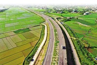 Quốc lộ 19 được đánh giá là giao thông huyết mạch kết nối Tây Nguyên với đồng bằng. Ảnh: Nguyễn Dũng