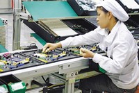 HSBC: "Cuộc đua thu hút FDI đã bắt đầu và đồng hồ đang điểm"