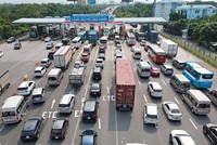 Sau gần 6 năm đưa vào khai thác, một số đoạn trên cao tốc TP.HCM - Long Thành - Dầu Giây đã xuất hiện điểm nghẽn giao thông. Ảnh: A.M