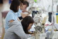 Cầu đầu ra suy giảm khiến gánh nợ vay của doanh nghiệp thêm nặng