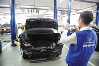 Nhiều doanh nghiệp phi nhân thọ bắt đầu “ngấm” Covid. Ảnh: Dũng Minh