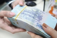 Ngân hàng bắt đầu giảm lãi vay, kích cầu tín dụng