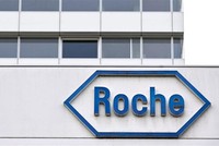 Biểu tượng của Hãng dược phẩm Roche tại trụ sở ở Basel, Thụy Sĩ. (Ảnh: AFP/TTXVN)