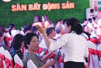 Người làm môi giới bất động sản rất nhớ quang cảnh đông đúc này. Ảnh: Dũng Minh