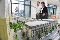 Trong các yếu tố đầu vào, không có yếu tố nào có thể kéo giảm giá nhà. Ảnh: Dũng Minh