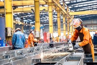 Dự báo kinh tế sẽ đối mặt với nhiều khó khăn, thách thức trong thời gian tới, nhất là các hoạt động sản xuất kinh doanh, đầu tư xây dựng và hoạt động xuất nhập khẩu