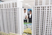 Người sẵn tiền mặt có cơ hội mua được bất động sản tốt với giá phù hợp. Ảnh: Dũng Minh