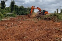 Giải phóng mặt bằng Dự án Đầu tư xây dựng đường Hồ Chí Minh đoạn tránh phía Đông TP. Buôn Ma Thuột, đoạn qua địa bàn xã Ea Ktur, huyện Cư Kuin. (Ảnh: Báo Đắk Lắk)