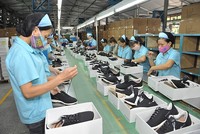 Xuất khẩu giày dép, 1 trong 5 nhóm hàng hơn chục tỷ USD đã giảm 16,3% trong 4 tháng đầu năm 2023.