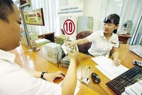 Các ngân hàng cho rằng, cần thêm nhiều chính sách hỗ trợ khác để kích cầu, giảm chi phí cho doanh nghiệp thì mới có thể thúc đẩy tăng trưởng tín dụng...