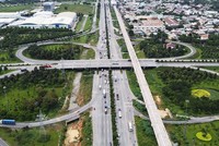 Đường bộ cao tốc được hình thành đã và đang tạo động lực quan trọng giúp các địa phương mở ra không gian phát triển mới về kinh tế - xã hội trên địa bàn