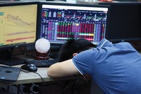 Thị trường chứng khoán luôn nhạy cảm với diễn biến tỷ giá, lãi suất. Ảnh: Dũng Minh