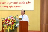 Ông Lê Văn Hiệu, Phó Bí thư Thường trực Tỉnh ủy, Chủ tịch HĐND tỉnh Hải Dương phát biểu tại kỳ họp.