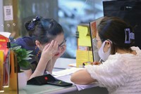 Cán bộ ngân hàng chịu áp lực rất lớn trong việc quyết định cho doanh nghiệp vay vốn.