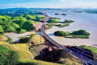 Cao tốc Vân Đồn - Móng Cái giúp rút ngắn khoảng cách, thời gian di chuyển từ Hà Nội và các tỉnh lân cận tới Quảng Ninh