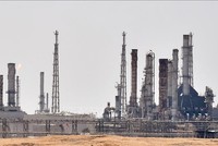 Nhà máy lọc dầu Aramco gần khu vực al-Khurj, Saudi Arabia. Ảnh: AFP/TTXVN