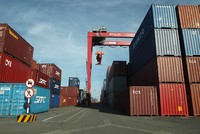 Xuất nhập khẩu khó chinh phục mốc 700 tỷ USD