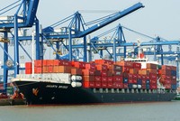 Xuất nhập khẩu của khối doanh nghiệp FDI đạt 384 tỷ USD, giảm 45 tỷ USD so với cùng kỳ năm ngoái.