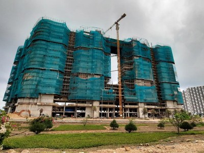 Một dự án khách sạn đang được xây dựng gần sân bay Cam Ranh để đón sóng phục hồi của ngành du lịch. Ảnh: Thành Nguyễn.