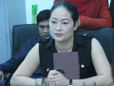 Bà Bùi Kim Liên trong cuộc làm việc với nhà đầu tư góp vốn tại dự án Chung cư Binh đoàn 12 năm 2012 khi Thuận Thành vi phạm cam kết (ảnh:giaoduc.net)