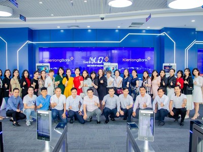 KienlongBank thường xuyên tổ chức các buổi tham quan nội bộ để CBNV các chi nhánh, PGD có thể hiểu hơn về các sản phẩm/dịch vụ Ngân hàng đang cung cấp