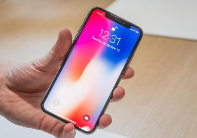 iPhone X mang lại không ít tiền cho Samsung.