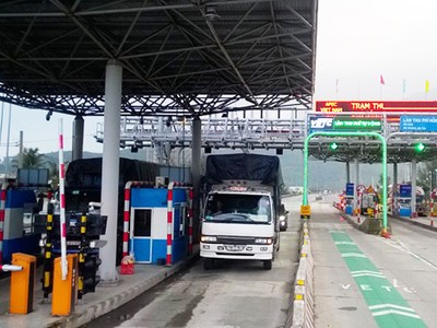 BOT Bắc Hải Vân đã có làn thu phí không dừng. Ảnh: Anh Duy.
