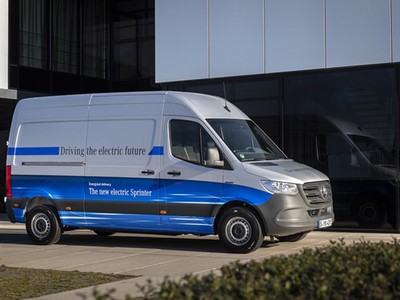 Cận cảnh xe tải điện chở hàng eSprinter.