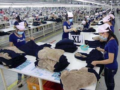 Hoạt động sản xuất tại Bình Dương. (Ảnh: Vũ Sinh/TTXVN).