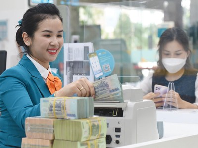 Không chỉ các doanh nghiệp, ngân hàng cũng "ngóng" room tín dụng mới.