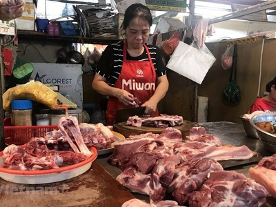 Giá thịt lợn hiện đang giữ ở mức thấp. (Ảnh: PV/Vietnam+)
