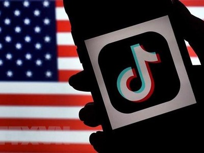 Biểu tượng của TikTok trên màn hình điện thoại. (Ảnh: AFP/TTXVN).