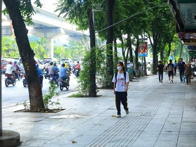 Vỉa hè sau khi được lát lại ở Hà Nội. (Ảnh: Tuấn Anh/TTXVN)