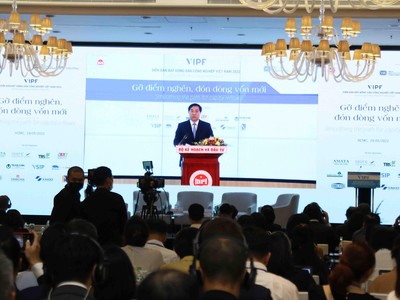 Thứ trưởng Bộ Kế hoạch và Đầu tư Trần Duy Đông gửi lời phát biểu chào mừng tới Diễn đàn. Ảnh: Lê Toàn