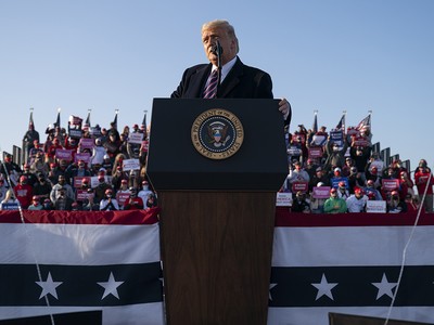 Tổng thống Mỹ Donald Trump vận động tranh cử tại Minnesota hôm 18/9. Ảnh: AP.