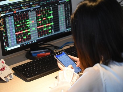 Giao dịch chứng khoán chiều 21/11: Hàng loạt cổ phiếu đua trần, VN-Index vẫn mất gần 10 điểm
