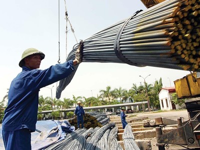 Tình hình kinh doanh ngành thép hiện thuận lợi, nhưng vẫn tiềm ẩn rủi ro bởi giá nguyên liệu đầu vào tăng cao Ảnh: Đức Thanh