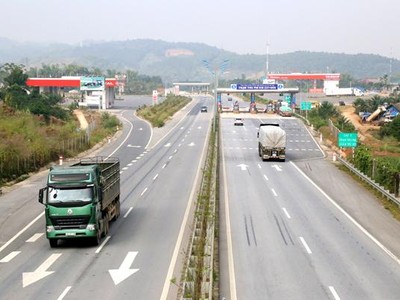 Một đoạn cao tốc Nội Bài - Lào Cai.