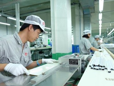Dây chuyền lắp ráp LED Rạng Đông.