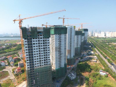 Nhiều dự án tại TP.HCM buộc phải tạm dừng thi công.