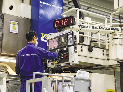 Việt Nam hiện nằm trong chuỗi cung ứng quan trọng của Hoa Kỳ. Trong ảnh: Điều khiển hệ thống tự động sản xuất tại một doanh nghiệp có vốn đầu tư từ Hoa Kỳ. Ảnh: Đ.T