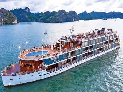 Du lịch bằng du thuyền đang dần phổ biến với khách Việt.
