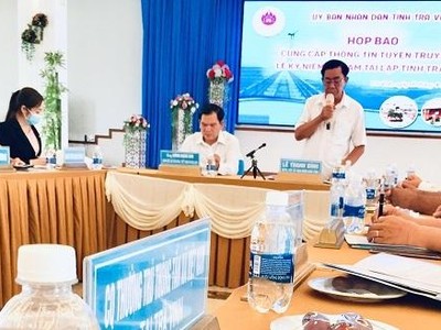 Ông Lê Thanh Bình, Phó chủ tịch UBND tỉnh Trà Vinh phát biểu tại buổi Họp báo chiều 18/4.